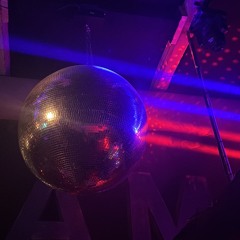 cowboy boot on foot 👢