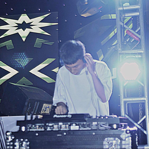HOU SỜ LẮC KHÔNG CHẠM ĐẤT VER 2024  - MLOVE RMX.mp3