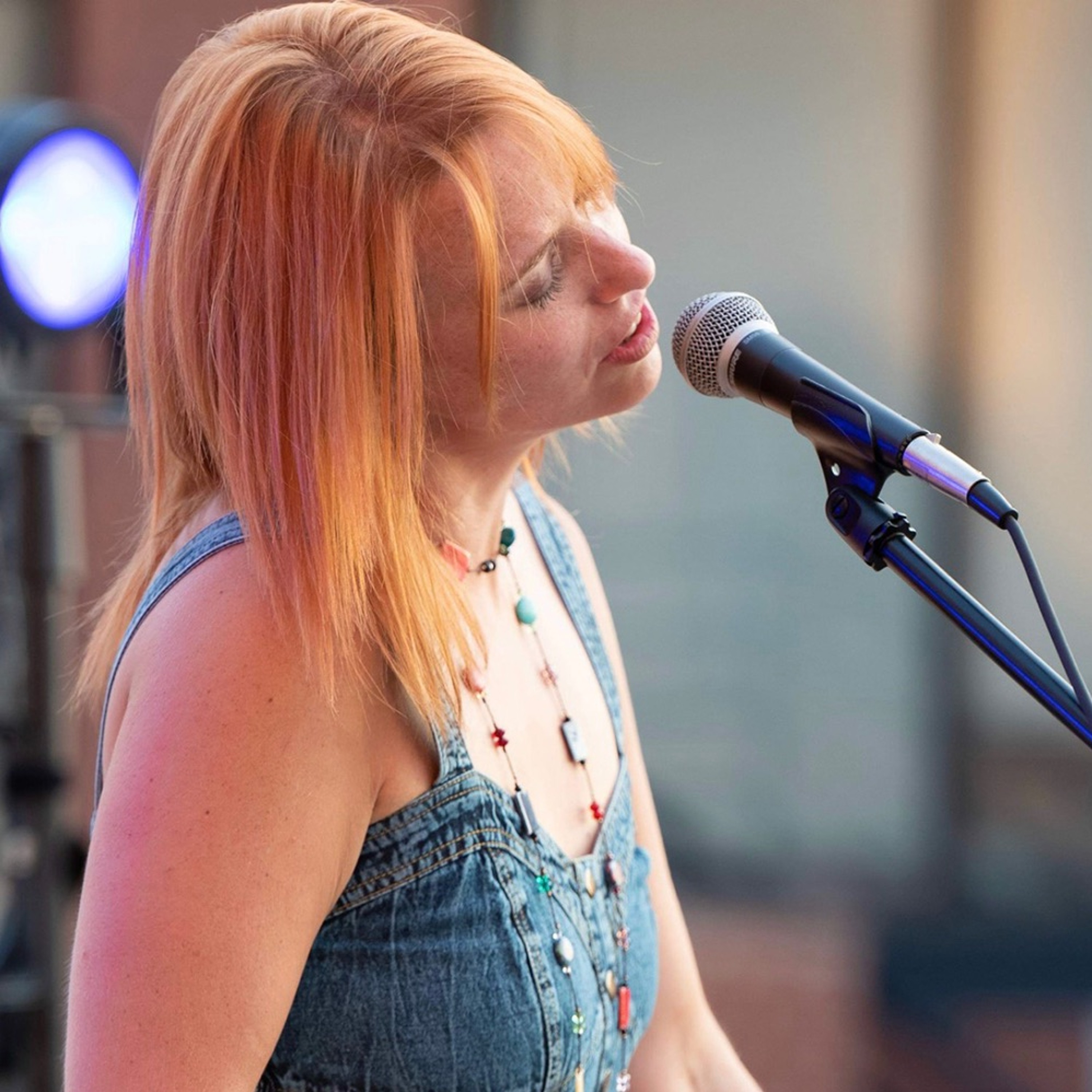 Folk Roots Radio... with Jan Hall