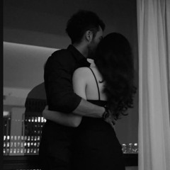 في حضنك خذني عيشني