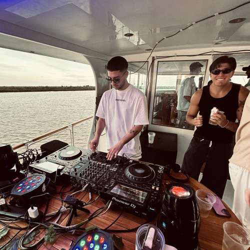 Lou Anz Live on a Boat