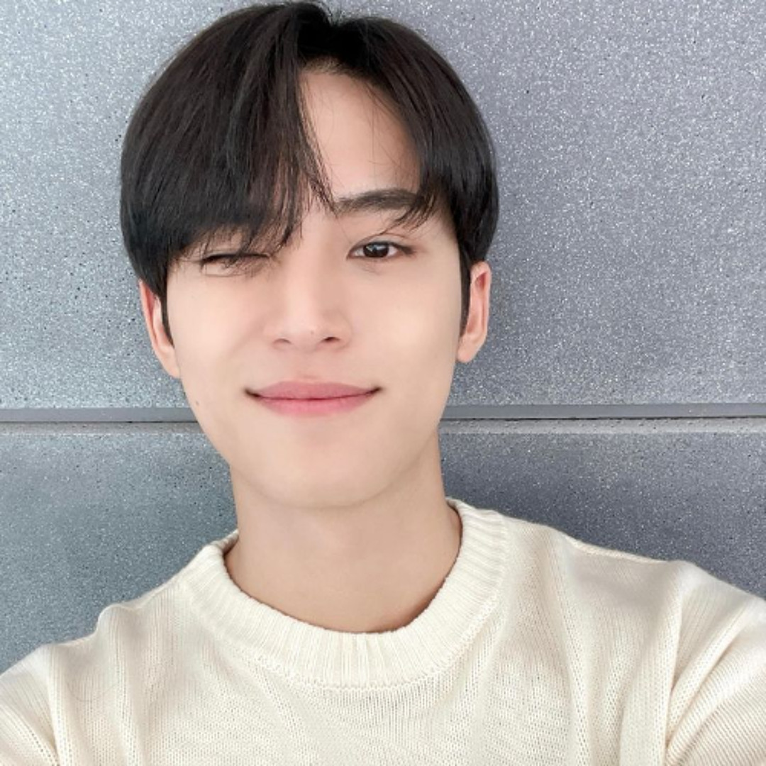 Stream [COVER] Seventeen Kim Mingyu 민규 - Glimpse of Us