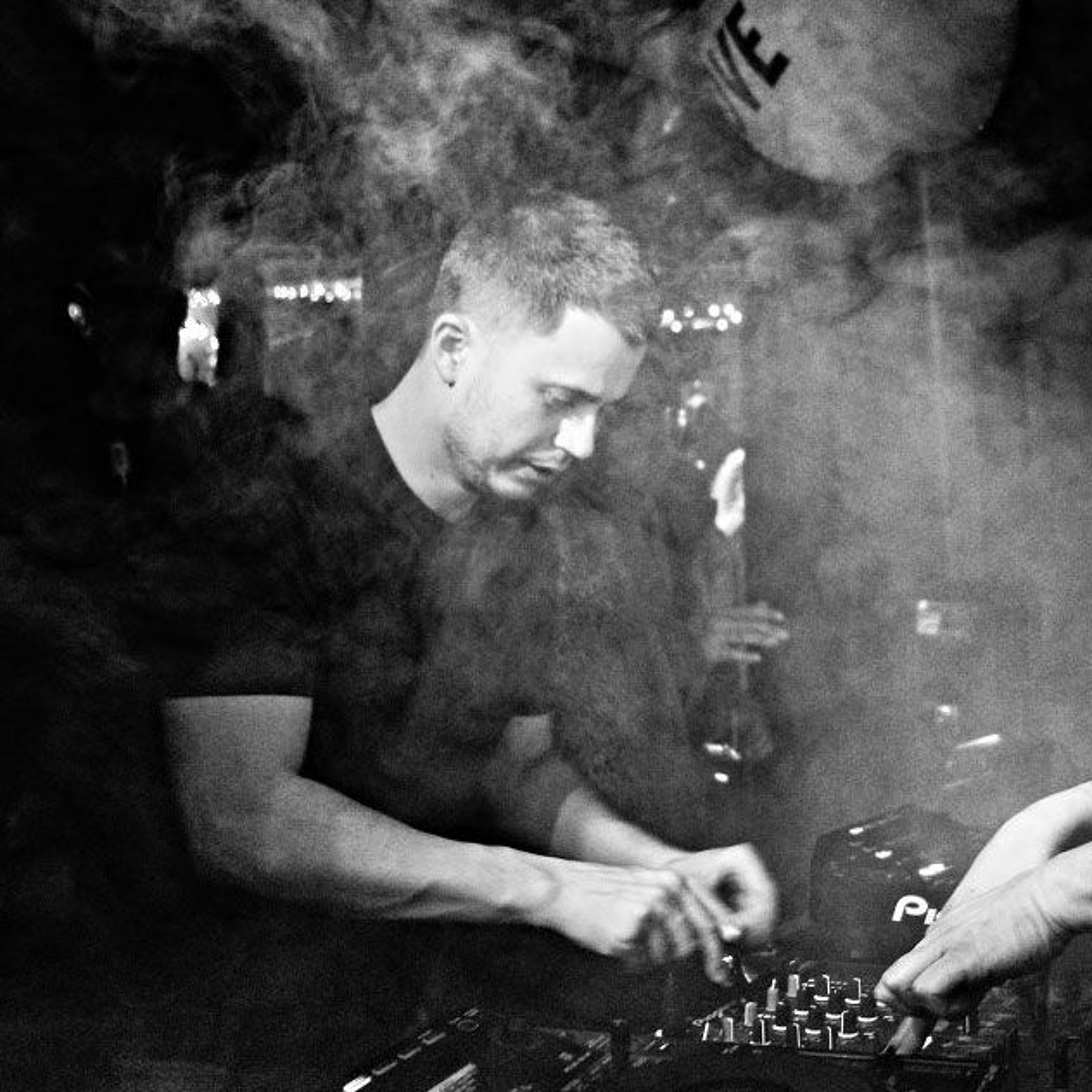 RadioB - DeepBox: Sanny - guestmix Viktor Brumlík / 10.12.2022 episode artwork