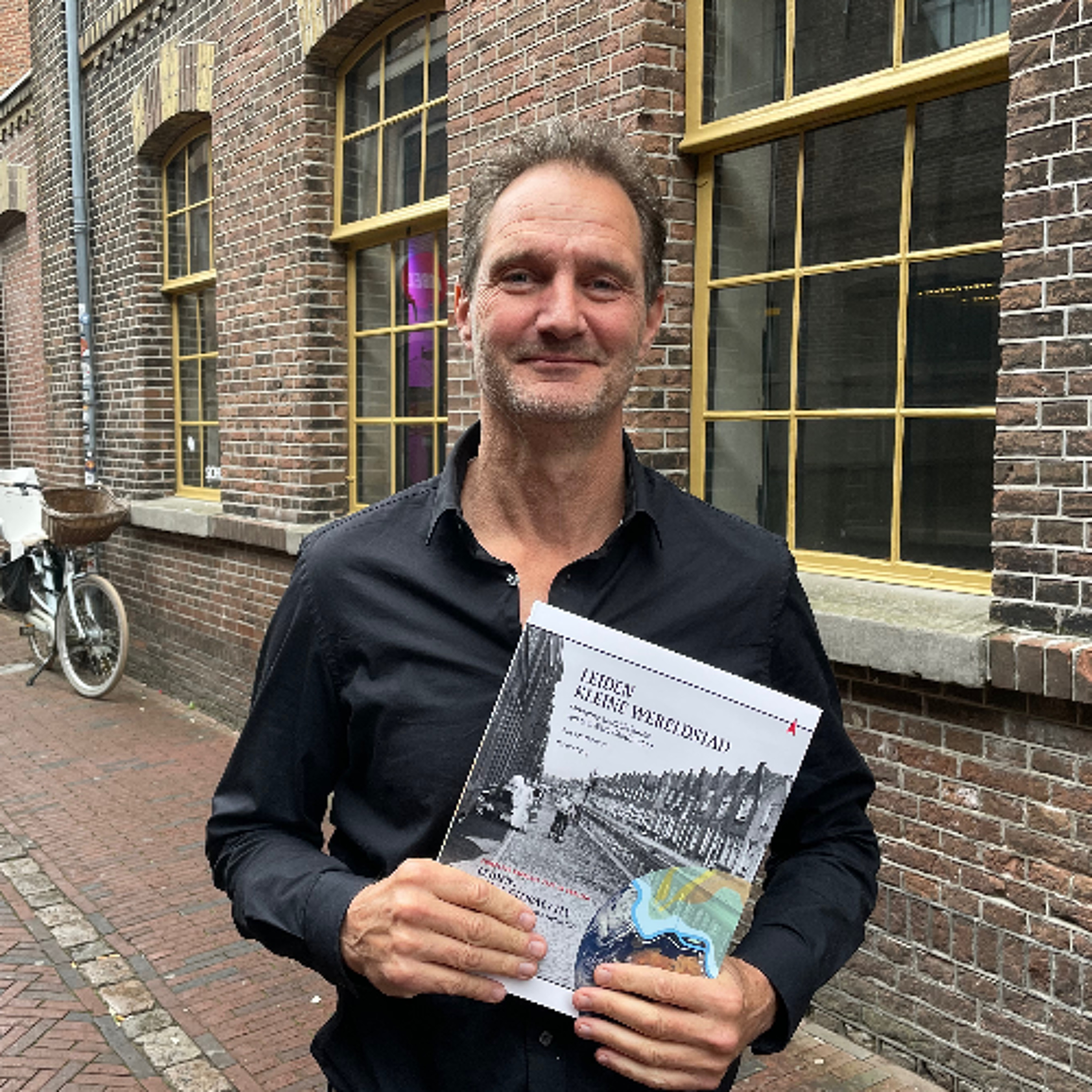 2025-10-06 Mark Gritter over zijn lesboek Leiden Kleine wereldstad episode artwork