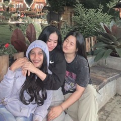 • NONA NAGA PUTIH •