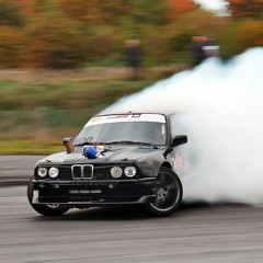 Drifteando San Cristobal en un E30