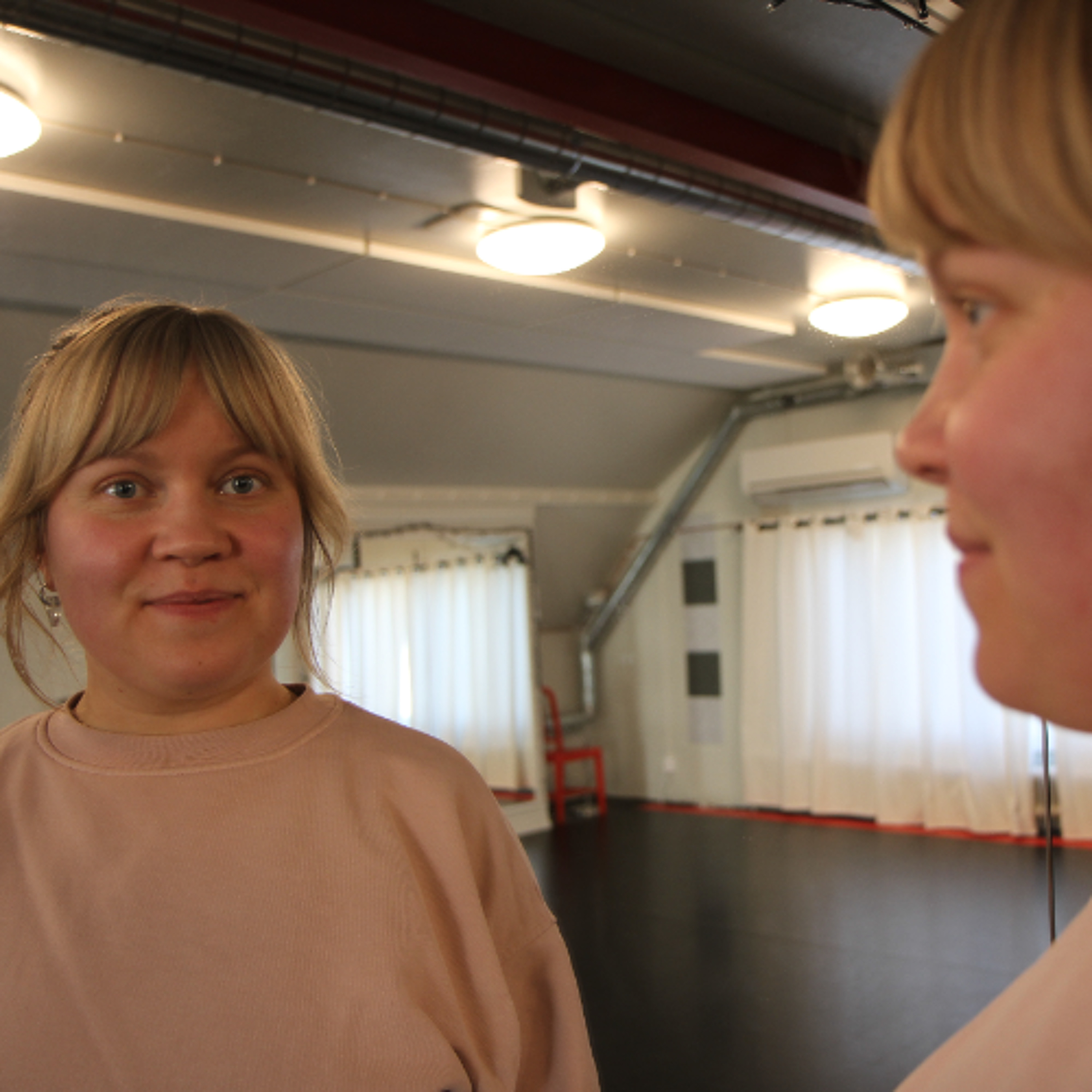 “Ihmiset tulevat katsomaan tanssiani, ei sitä miltä vatsani näyttää”, sanoo tanssija Amanda Mäkimurto, joka peräänkuuluttaa kehorauhaa episode artwork