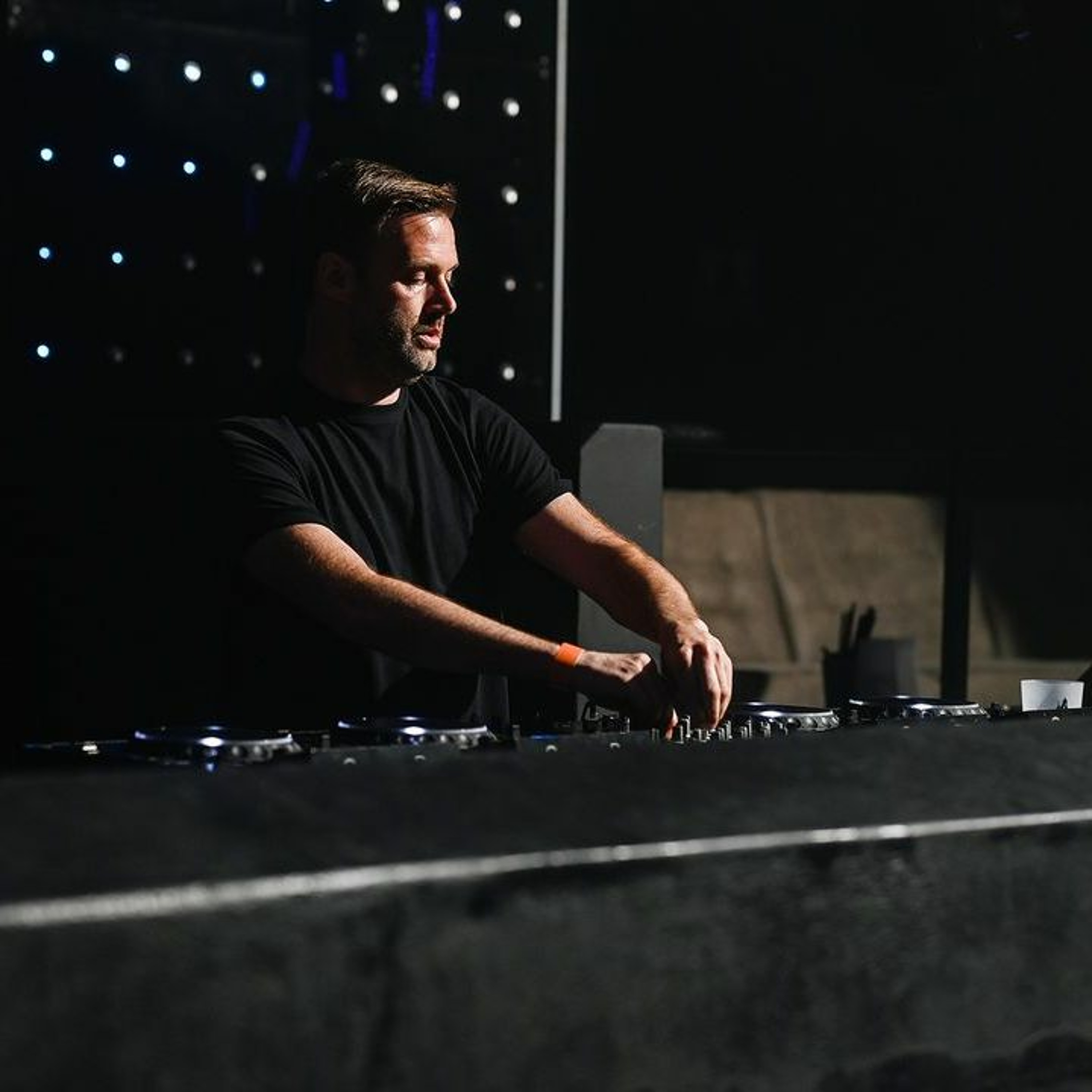 Paul Thomas presents UV Radio