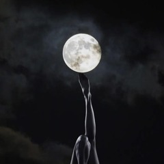 Moon at work 💃🔥