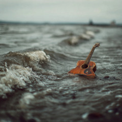 Deniz dinliyor sessizce acımı