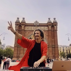 Groovy Techno Mix from Arc de Triomf Barcelona By Steve Kennedy