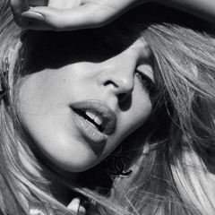 Kylie Minogue - Confide in Me (Chris Clark Remix)