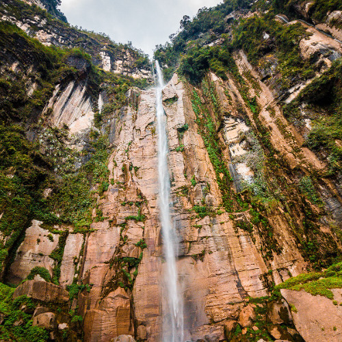 Waterfall peru May 2025 Session Deep house trap bass house new music by Mikha