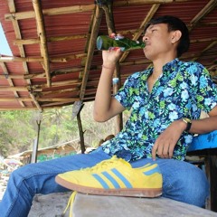 DJ galau time bro. "Cintaku Padamu Seperti Krupuk Yang Layu"."NGALES" VOL.2 YAN'EKA