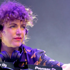 PitchLocked 02 - Annie Mac