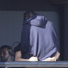 التقِينا بليلة من ليّل البعاد..