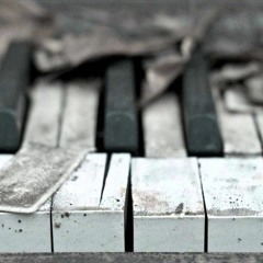 Demi impro pour piano juste et pianiste désaccordé