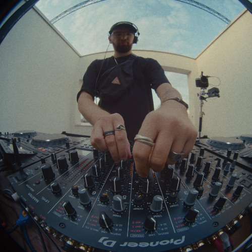 BLCKSHIFT-Session w/ WINGZ