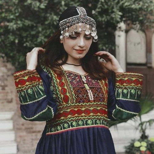 آهنگ بسیار زیبای(اگه عشق همینه اگه زندگی اینه)۔  Persian Song by Sarvinoz Sara