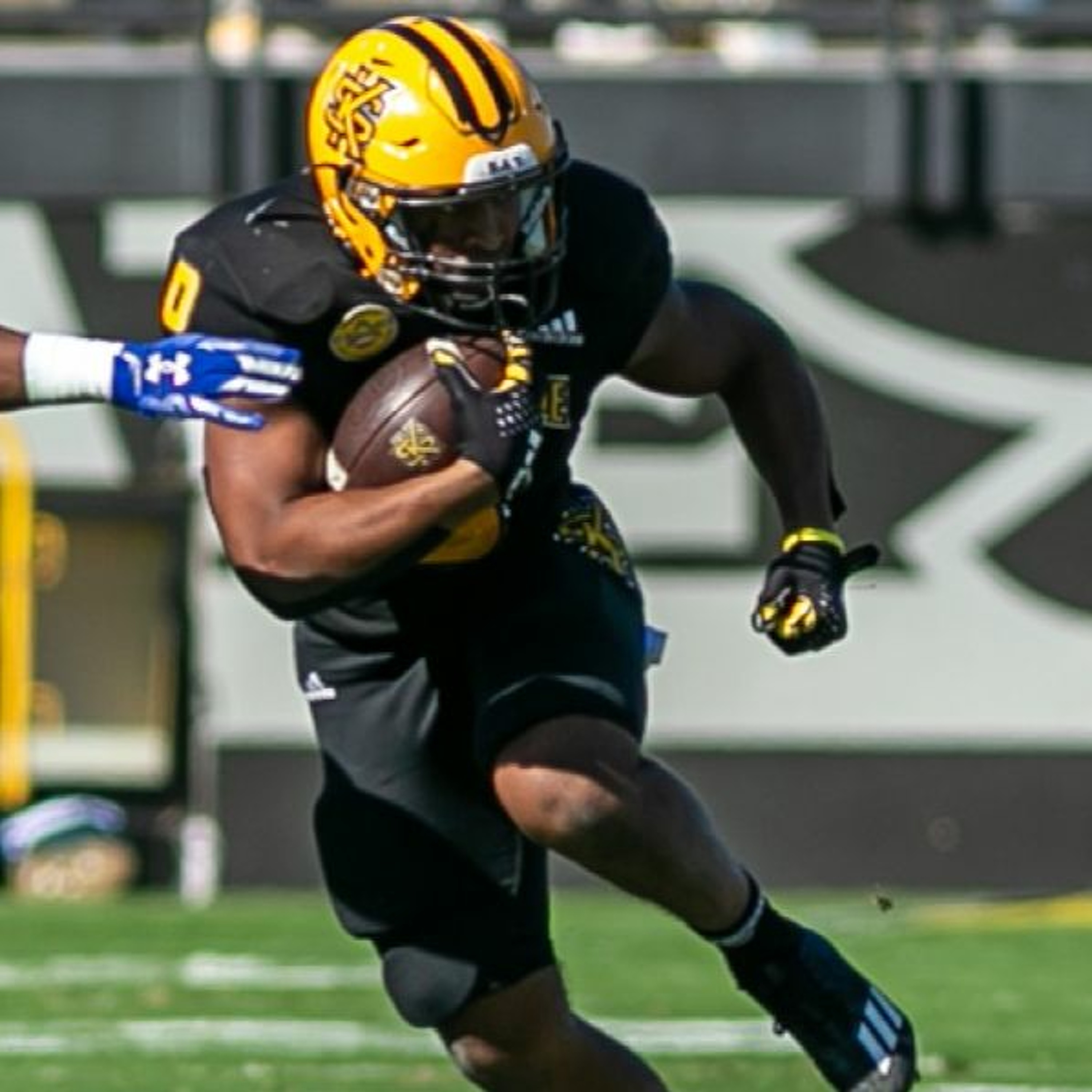Michael Benefield finds the endzone in the 1st Quarter vs Lincoln episode artwork