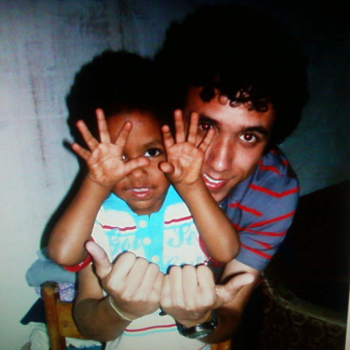 alias, começaram a elogiar as minhas musicas. vou adiar o suicidio até domingo. ate la, tchau. (sketch demo)