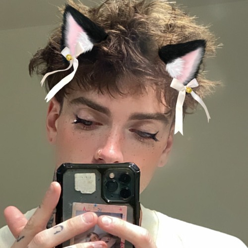 makeup makes me pretty (live version)