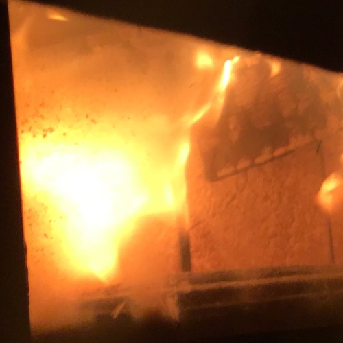 تراك الشمس الساطعة في العتمة المحيطة بسوارب الكواكب المنيرة بالعتمة والله حي الشباب والصبايا وح