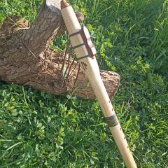Mi (E) Pine wood native american flute