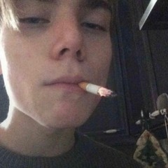 قلبي بدا يحب غيرك .