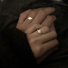 لا تحاول تخفي حبك عن عيوني!