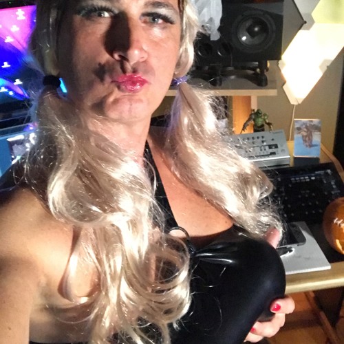 Sean Tyas - Twitch 30 October 2021 Kicks & Kandy Set 02 (Shawna Tyas)