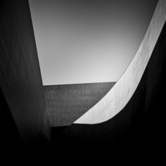 Premiere: Escu - December Memory
