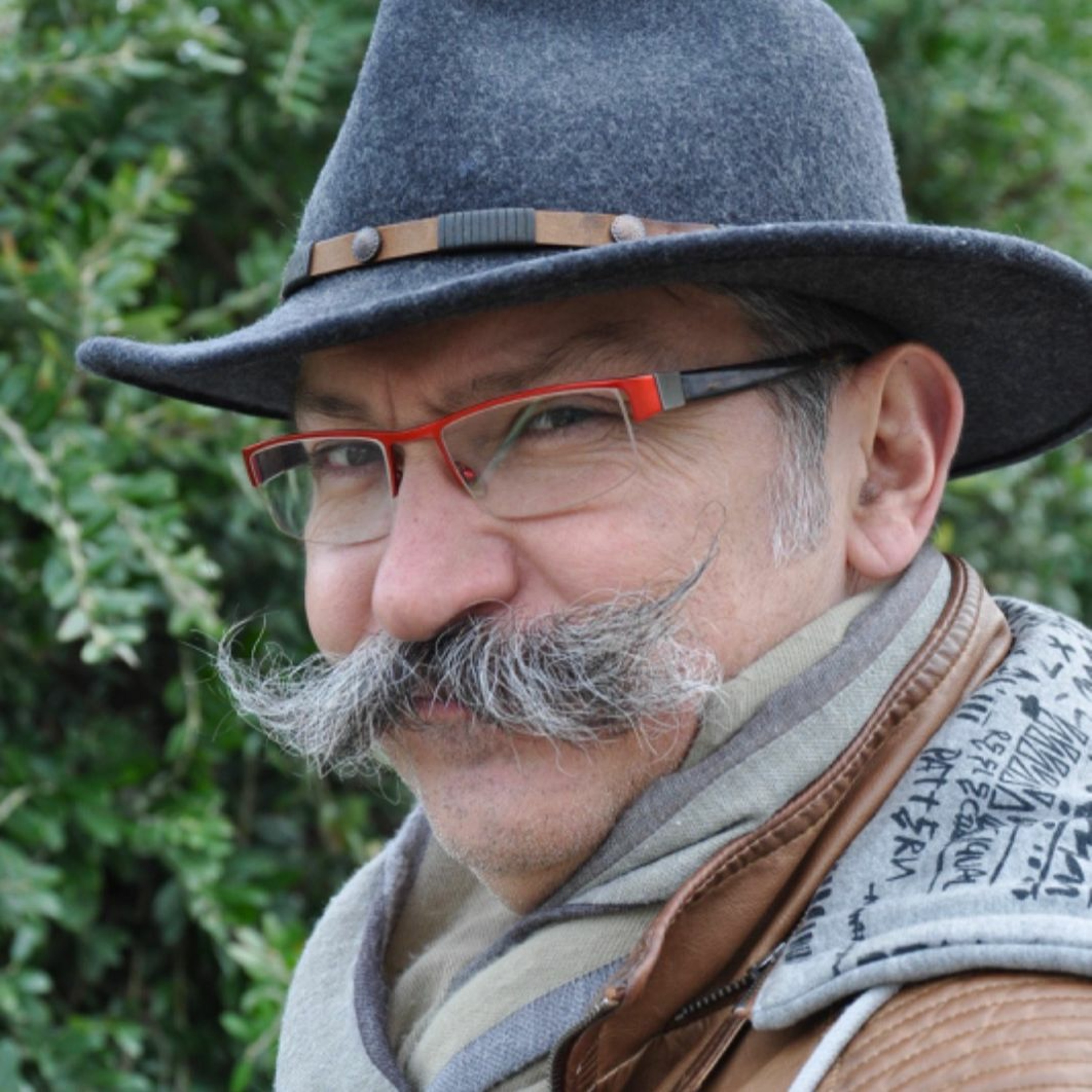 Ep2 - Éric Adamkiewicz : « Conter la montagne... ne pas compter les clients » episode artwork