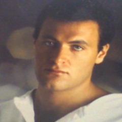 TIRÉ LA FLOR AL MAR