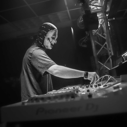 E4RC - THE CAVE(YAKI VIP)(FREE DL)