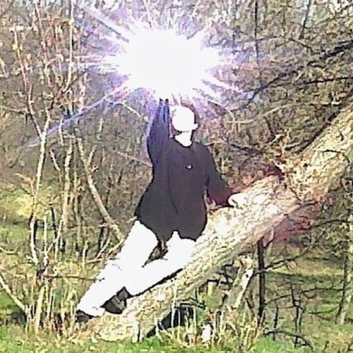 ︎
