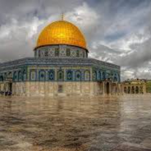 علي السبابة واشهد فيها