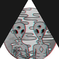⍜