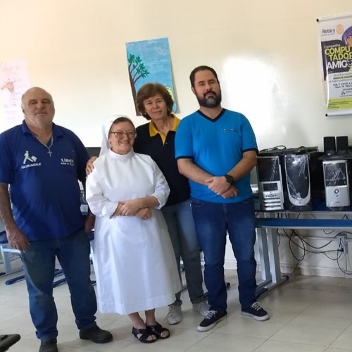 Stream rotary centro entrega equipamentos da campanha computador amigo