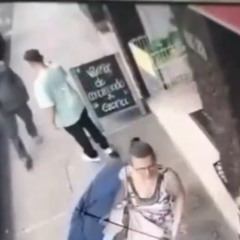 VIDEO COMPLETO JOVEN ASESINADO POR INDIGENTE EN ITAGÜÍ
