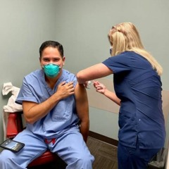Médico paraguayo se aplicó la vacuna de Moderna en EEUU, actualmente se encuentra en el país