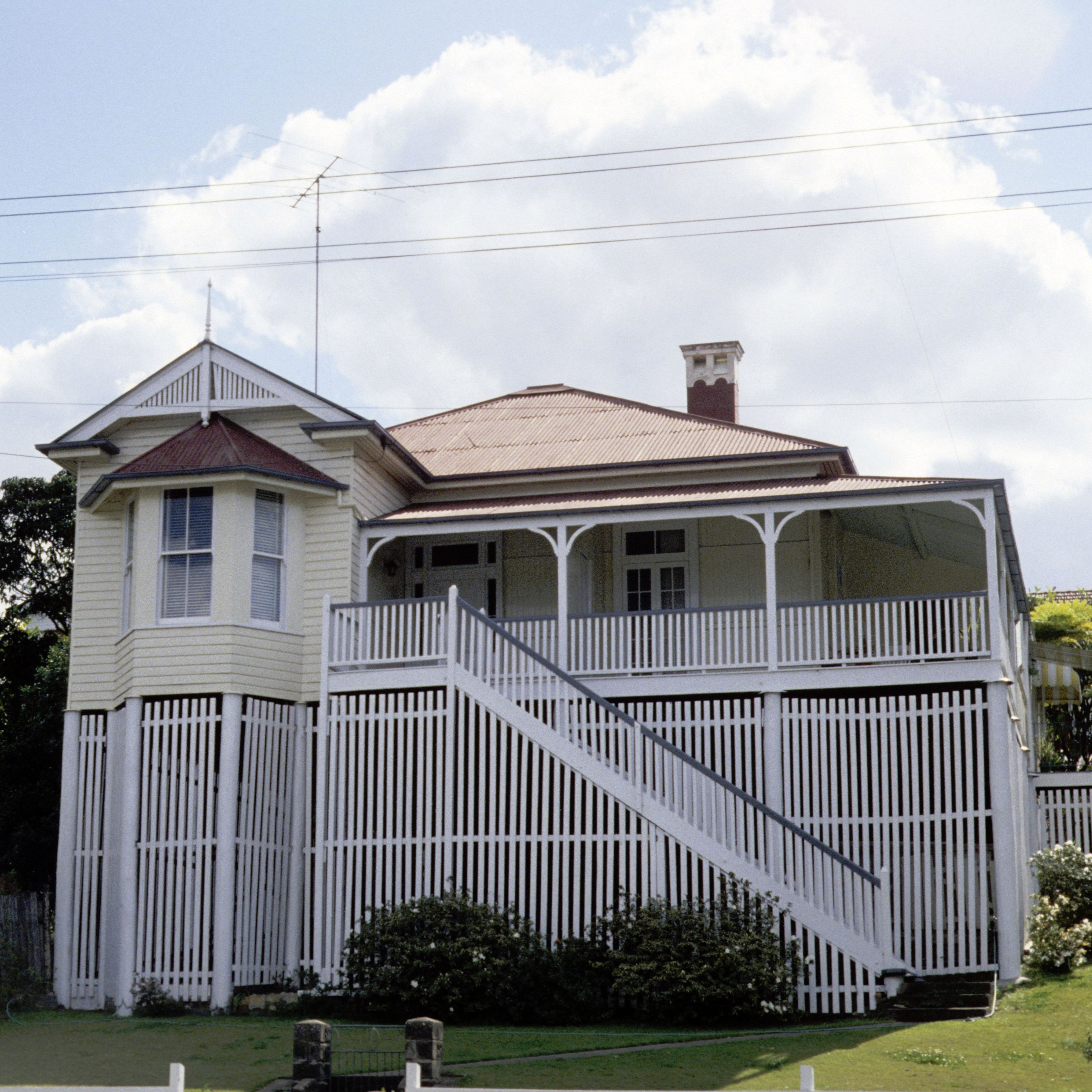 Its A Queenslander Thing.. Reporter Fiona Harper Is Moving House -Literally episode artwork