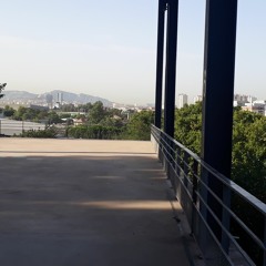 Sur L'esplanade face à Marseille