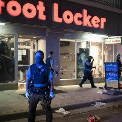 at footlocker  烧鞋店