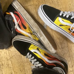 vans med flammer på feat. plus81kevn (prod. lego)
