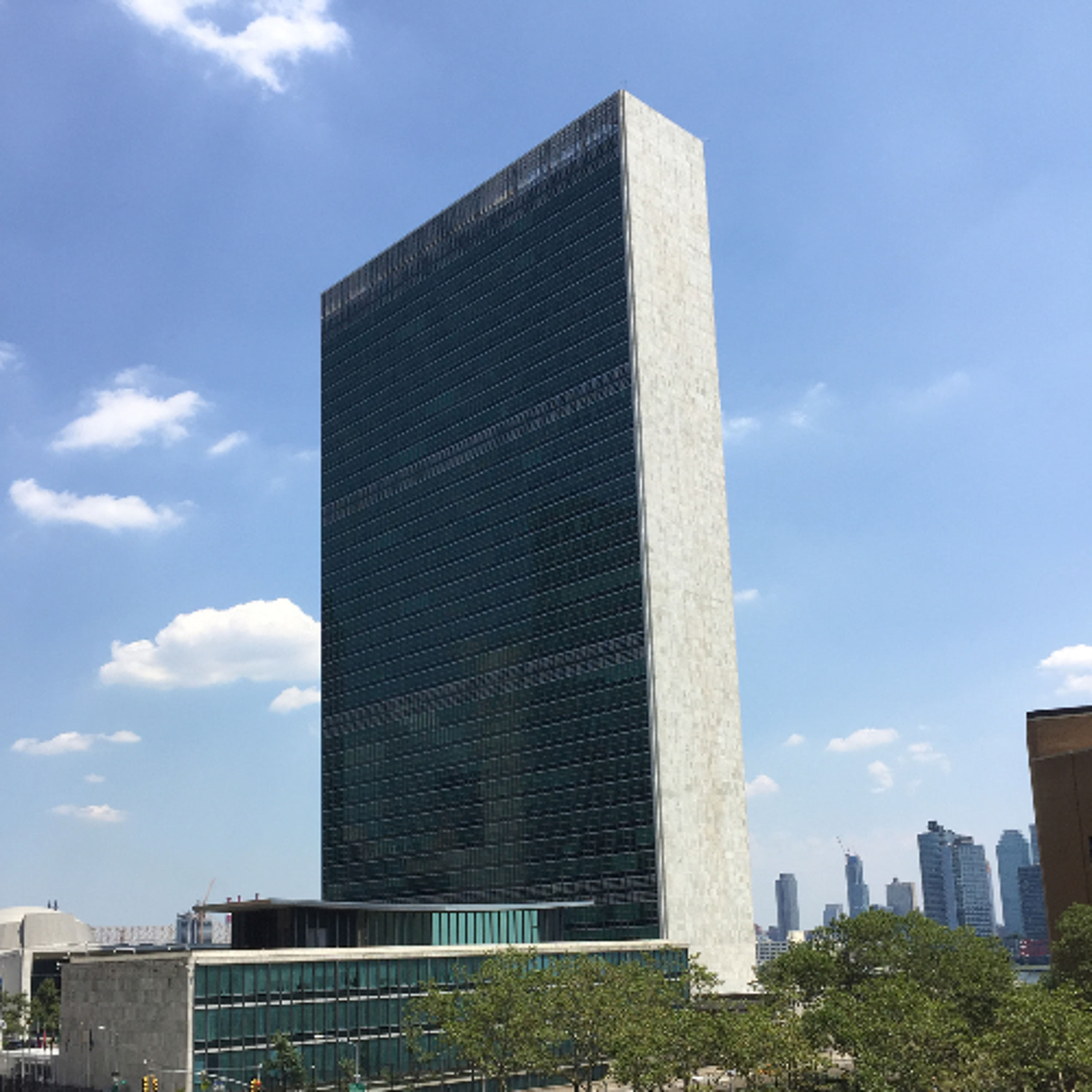 052825 UN Demands Aid Access for Gaza, Trump Slams Putin, NYC HS Student Abducted by ICE, Mayor Adam's Smells Money episode artwork