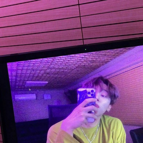 ⩩ 𝐢𝐦 𝐚 𝐢𝐜𝐨𝐧 (𝖑𝖎𝖙𝖊𝖗𝖆𝖑 𝖑𝖊𝖌𝖊𝖓𝖉)