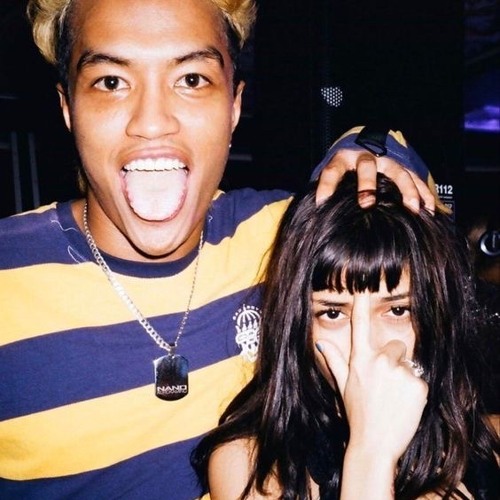 я целую ее раны