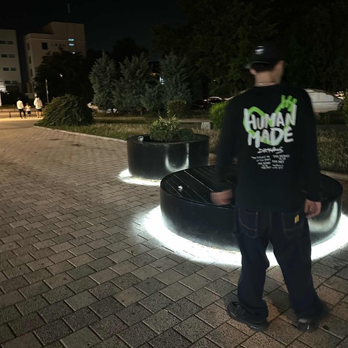 geeked bitch (prod. iseesigns)