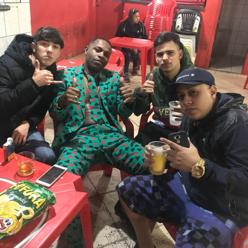 MC RAFA 22 E VITORIOSO - ATRAS DO CDM